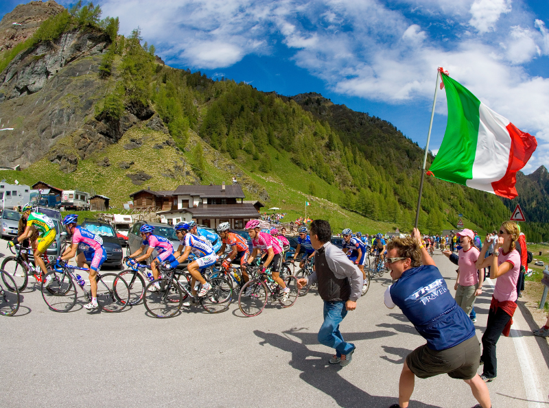 Experience the Giro d'Italia on our Italy Pro Race bike tour!