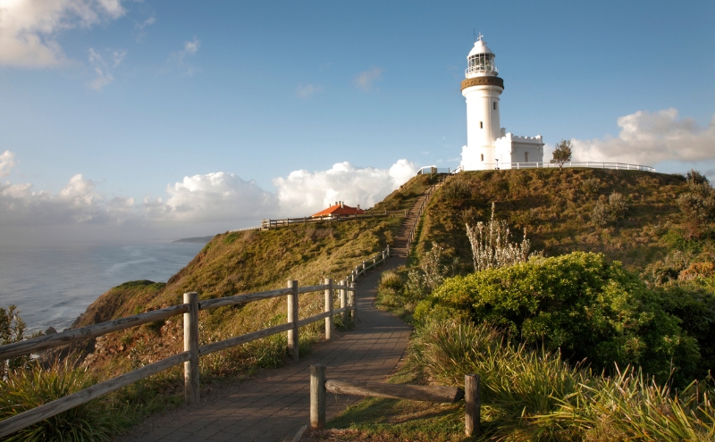 Path to a lighthouse on a hill in Byron Bay
